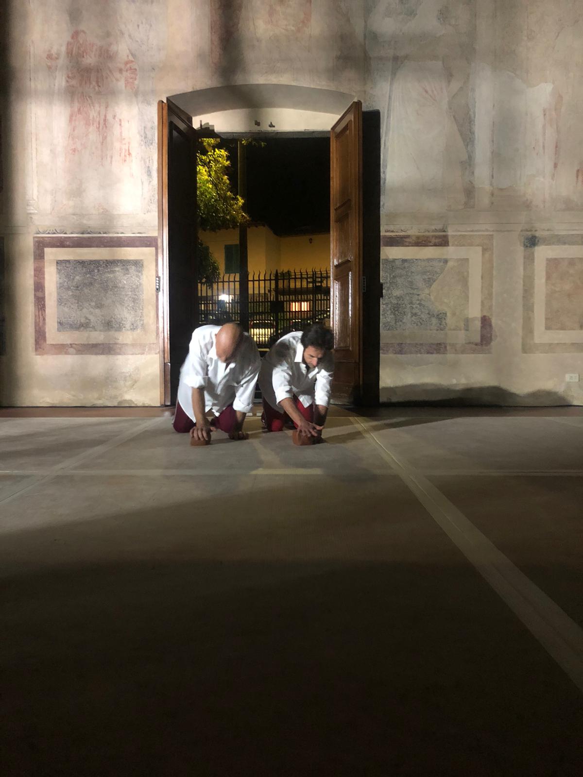 Il racconto per immagini dello spettacolo "Danza cieca" di Virgilio Sieni e Giuseppe Comuniello per la riapertura straordinaria di Villa Carducci Pandolfini